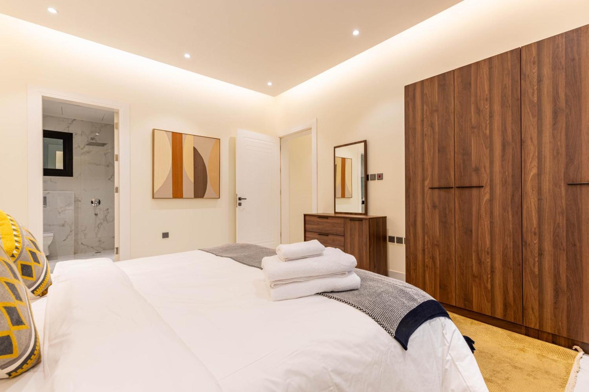 Amber Hospitality - Al Qairawan Apartment *